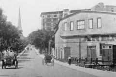 Deys-Arena-looking-west-on-Laurier-Ave.-to-the-Roxborough-Apt.-Bldg.-Ottawa-1910-scaled-1