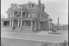 Exterior-view-of-the-Standish-Hall-Hotel-Hull-Quebec-1941-1950