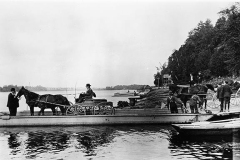 Ferry-across-the-Ottawa-River-between-Rockcliffe-and-Gatineau-Point-1900-1