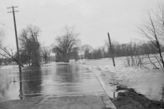 Flooding-along-the-Rideau-River-near-Billings-Bridge-1926.-Looks-like-present-day-Riverside-Dr
