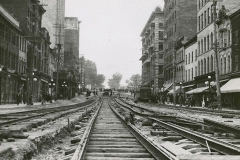 Laying-streetcar-tracks-on-Rideau-St.-1900
